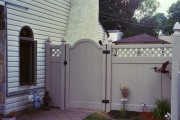 6' Almond Georgetown (large lattice) w/ Newport arch gate